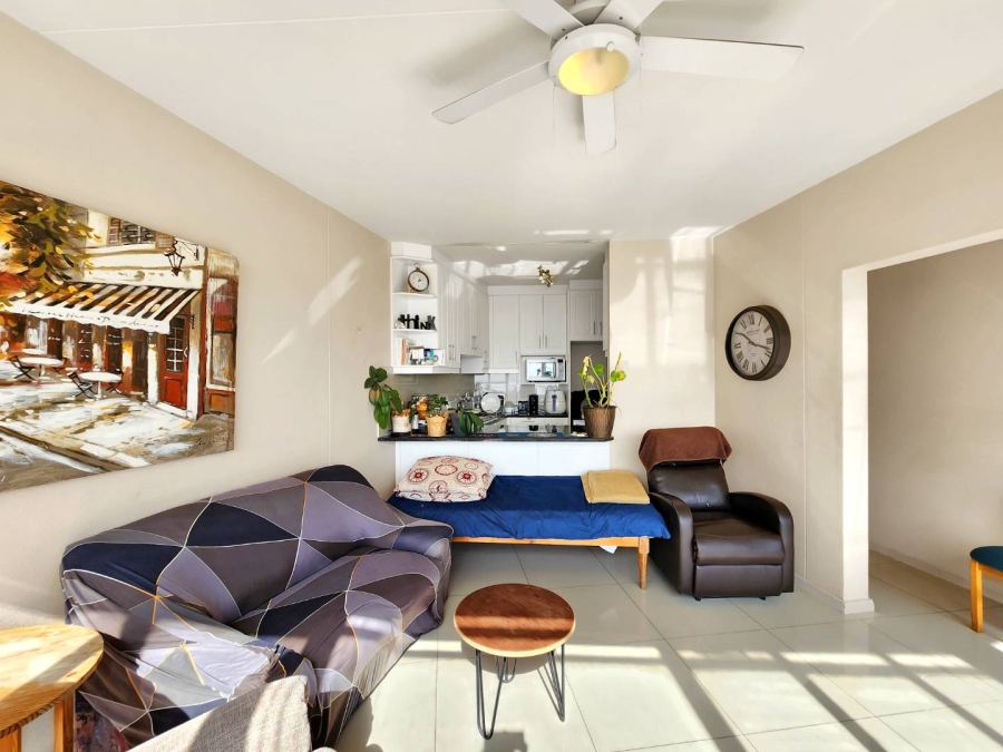 To Let 3 Bedroom Property for Rent in Vredehoek Western Cape